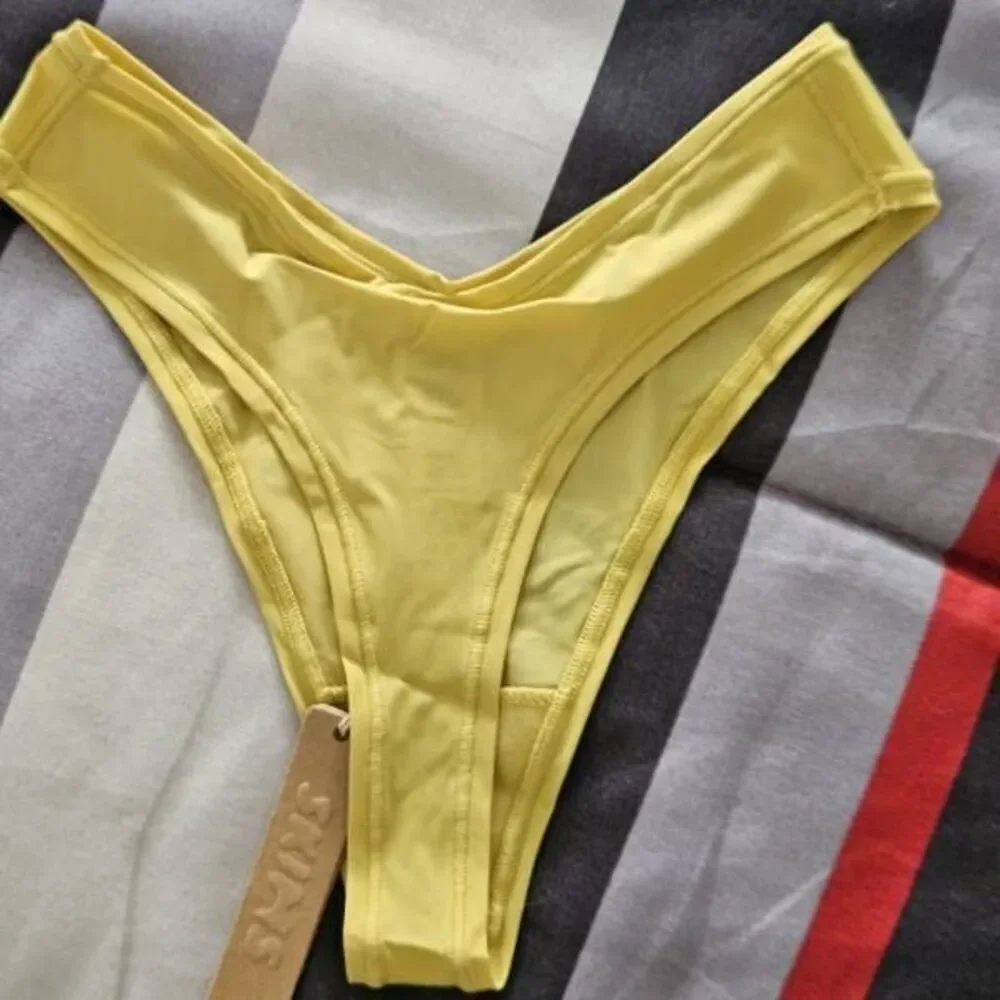 2 PAIR SKIMS V CUT PANTY NWT